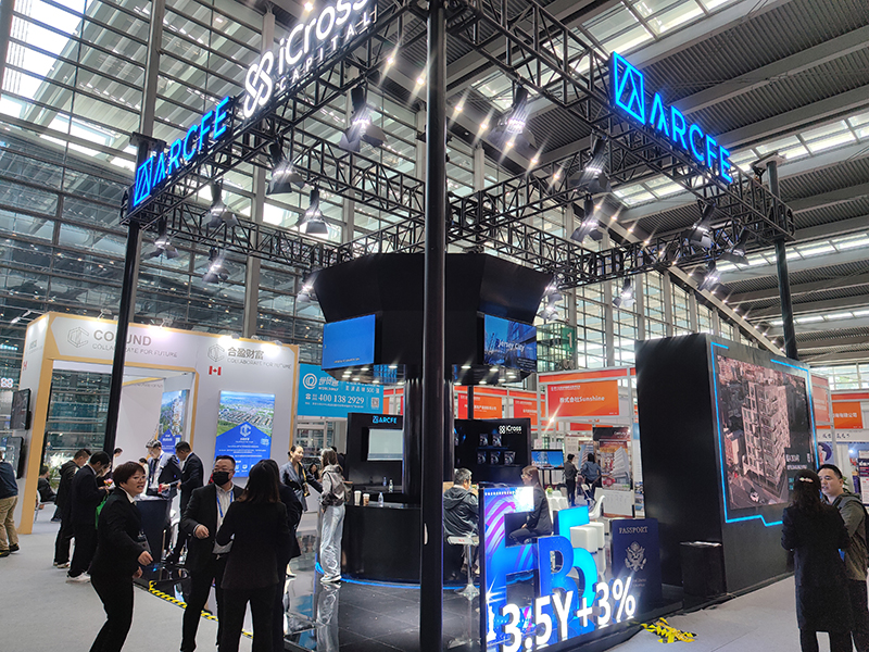 2023年12月16日,第十七届深圳国际金融博览会在深圳会展中心开幕,近300家金融机构和企业携手多款金融产品集中亮相。